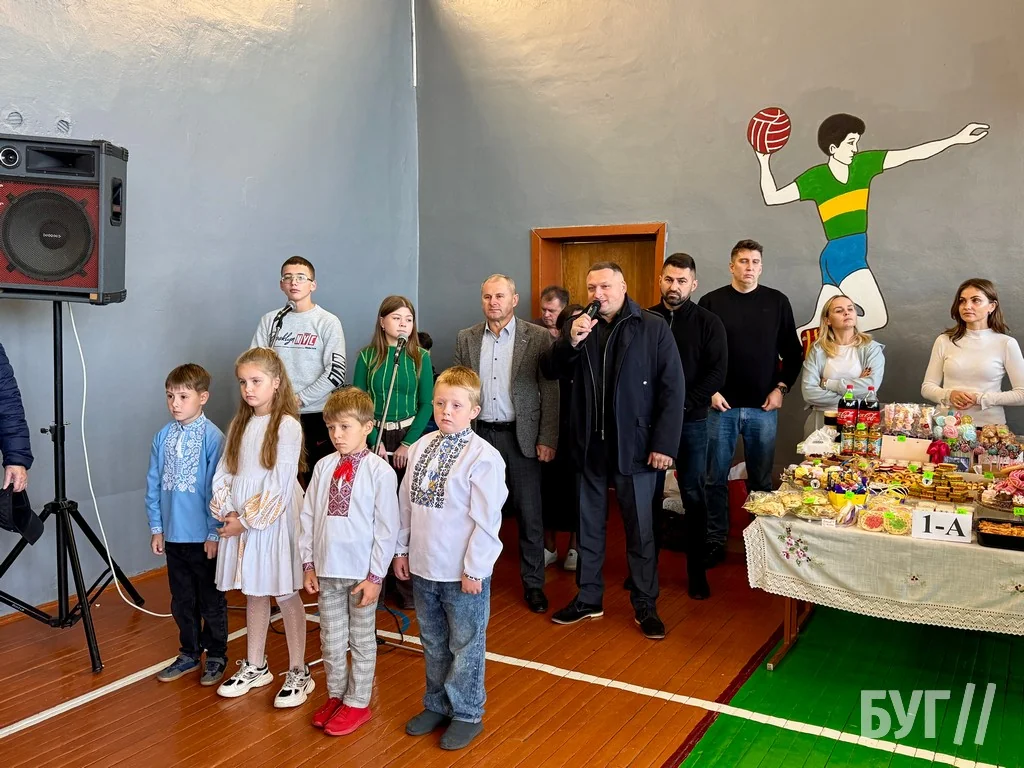 Добро і смаколики: у ліцеї №7 міста Нововолинськ відбувся благодійний ярмарок на підтримку захисників 3