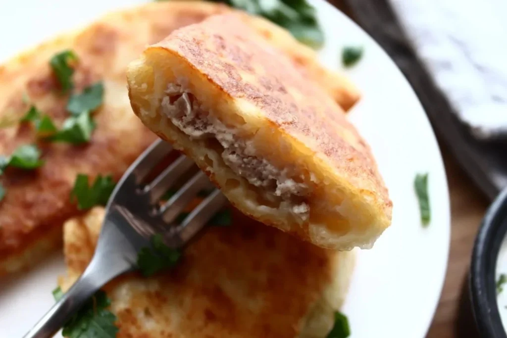 Приготуйте хрусткі та соковиті чебуреки: топ-5 найкращих рецептів 2