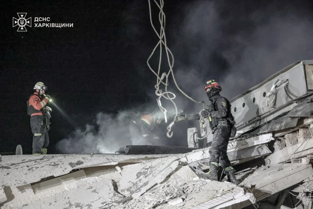 Україну масовано атакували дрони у ракети: окупанти поцілили по багатоповерхівці у Дніпрі, Києву та інших містах 3