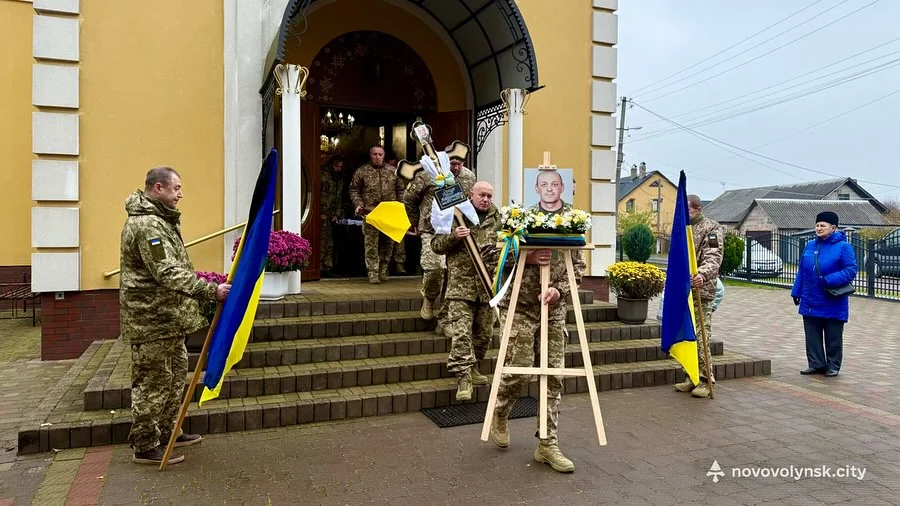У Нововолинську попрощалися з полеглим Героєм Сергієм Ярощуком 2