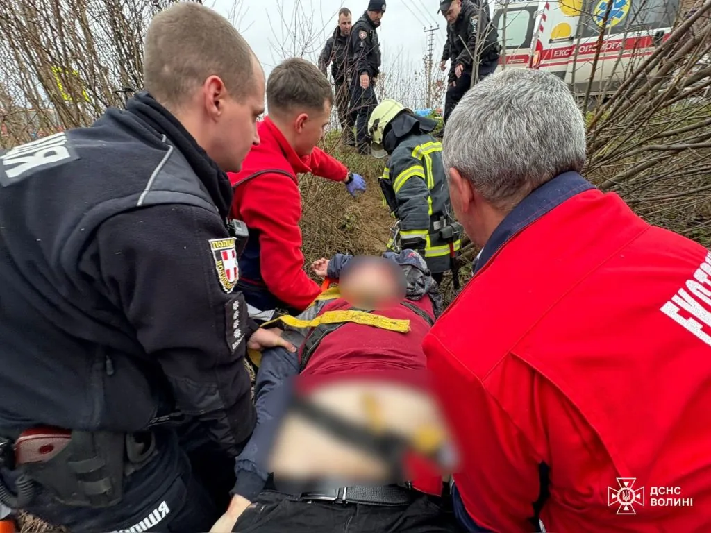 У Володимирі трапилася ДТП: рятувальники деблокували двох водіїв 1