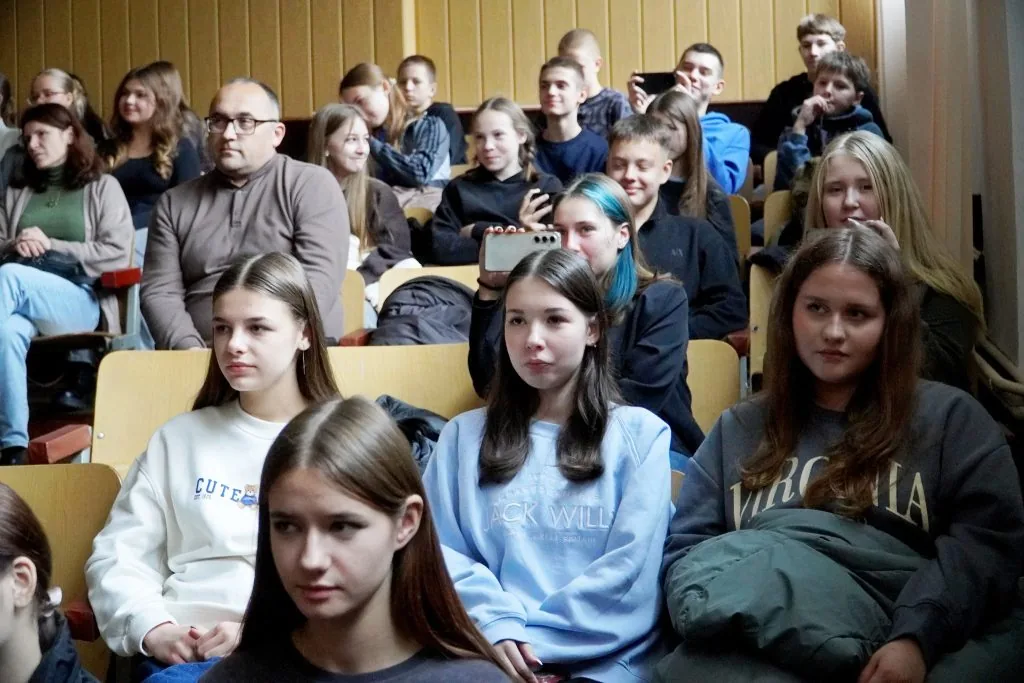 У Володимирській гімназії № 3 відбулися урочисті заходи з нагоди 85-річчя 4