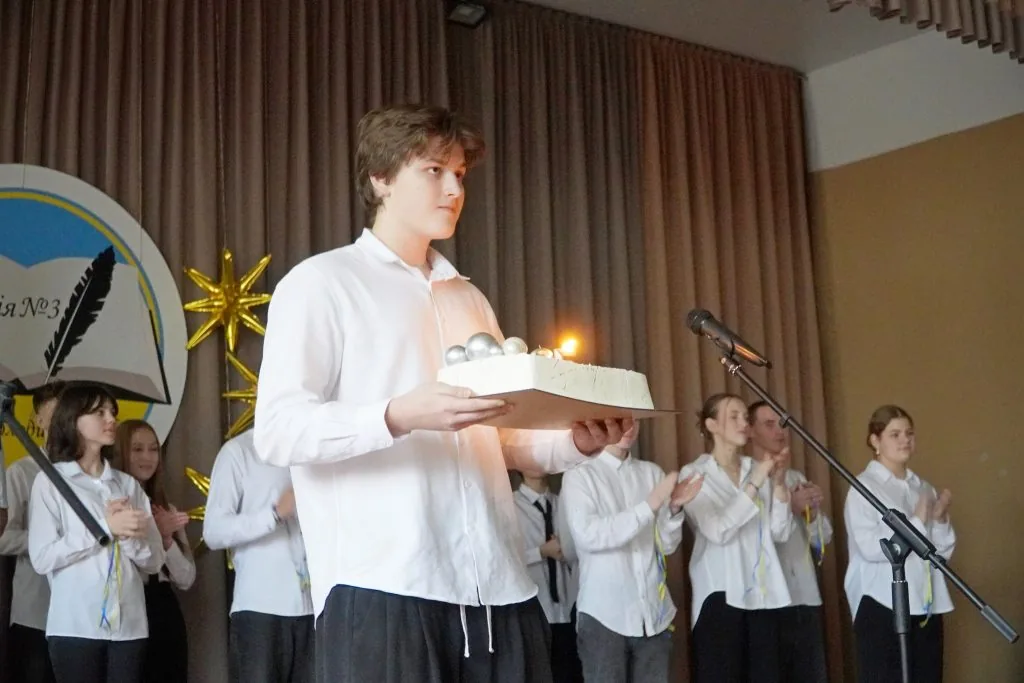 У Володимирській гімназії № 3 відбулися урочисті заходи з нагоди 85-річчя 34