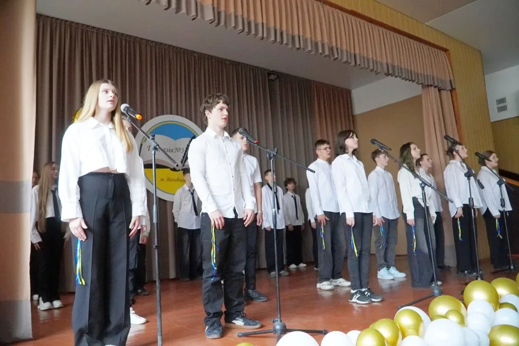 У Володимирській гімназії № 3 відбулися урочисті заходи з нагоди 85-річчя 33