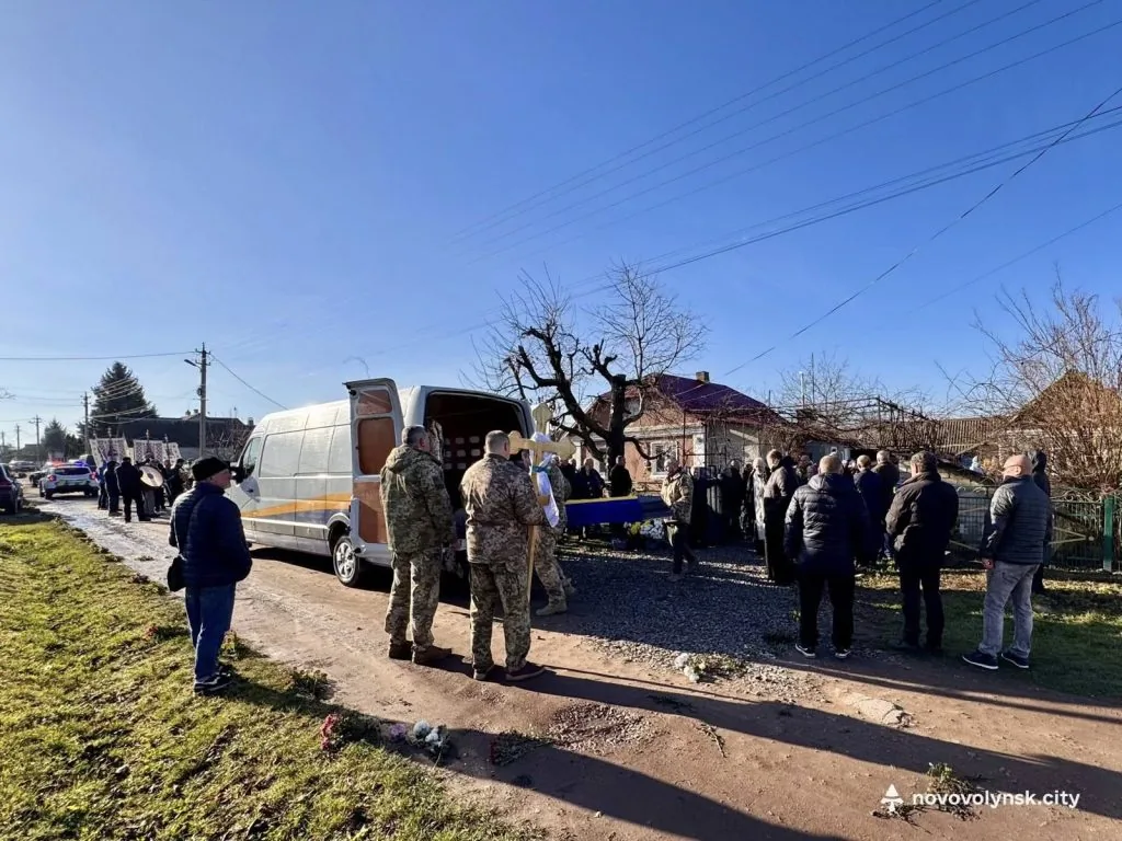 Нововолинська громада попрощалася із Захисником Олександром Білецьким 2