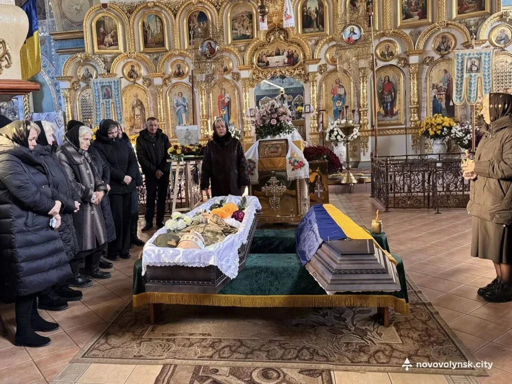 Нововолинська громада попрощалася із Захисником Олександром Білецьким 4