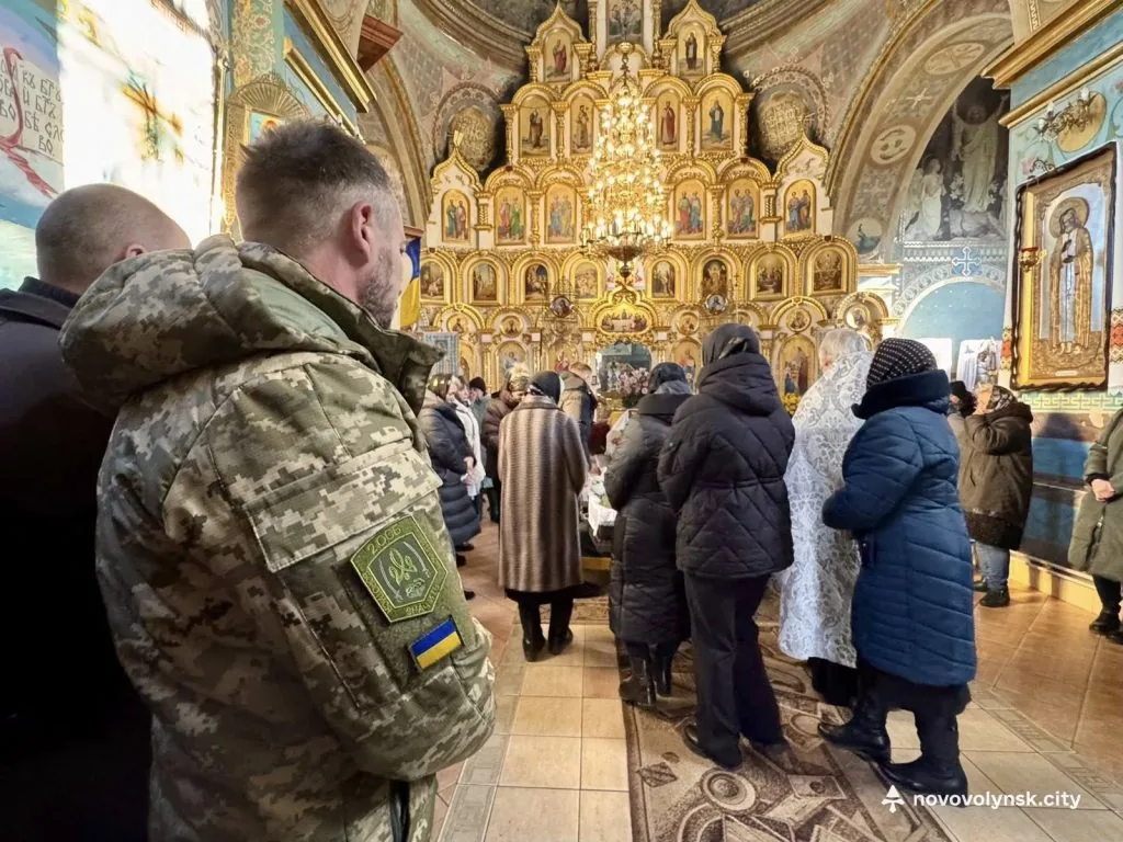 Нововолинська громада попрощалася із Захисником Олександром Білецьким 3