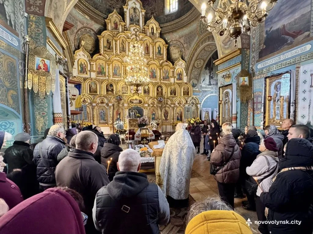 Нововолинська громада попрощалася із Захисником Олександром Білецьким 5