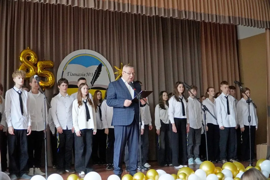 У Володимирській гімназії № 3 відбулися урочисті заходи з нагоди 85-річчя 27