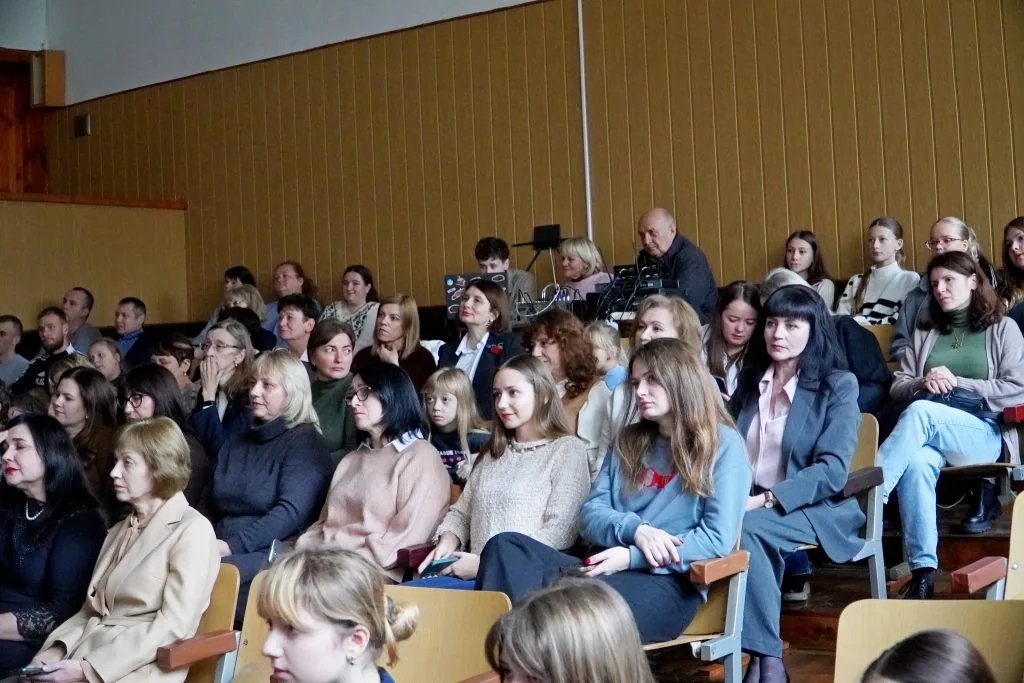 У Володимирській гімназії № 3 відбулися урочисті заходи з нагоди 85-річчя 3