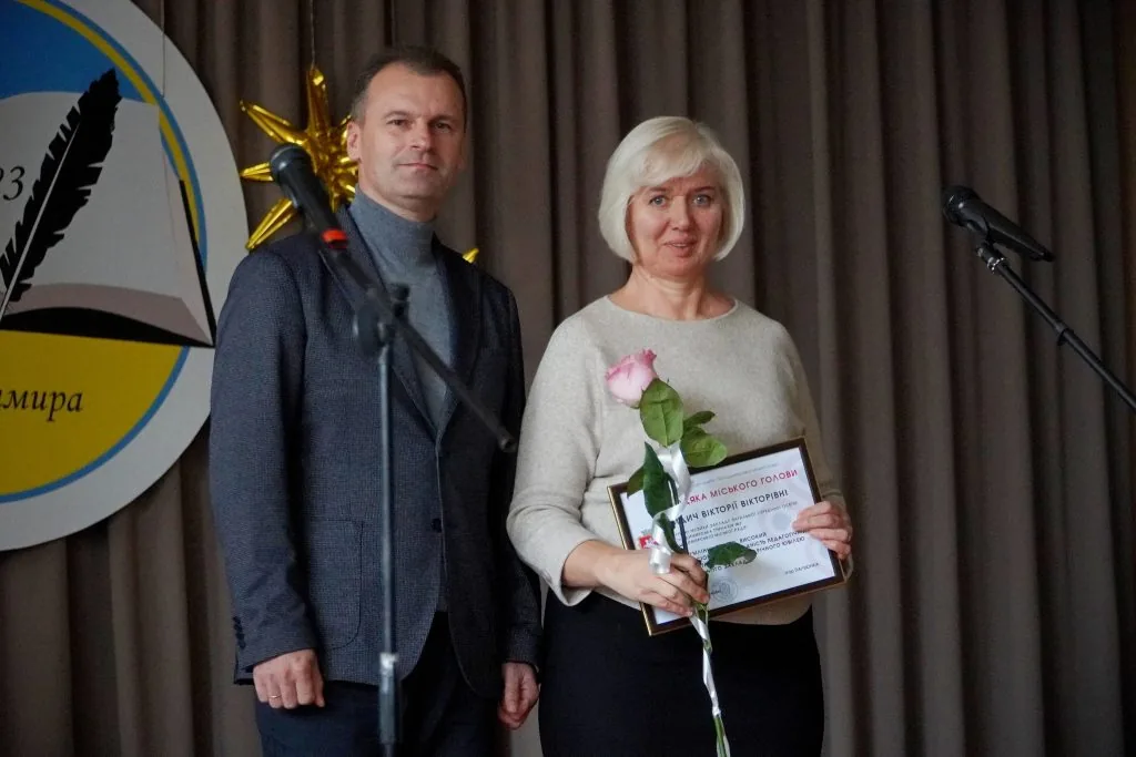 У Володимирській гімназії № 3 відбулися урочисті заходи з нагоди 85-річчя 10