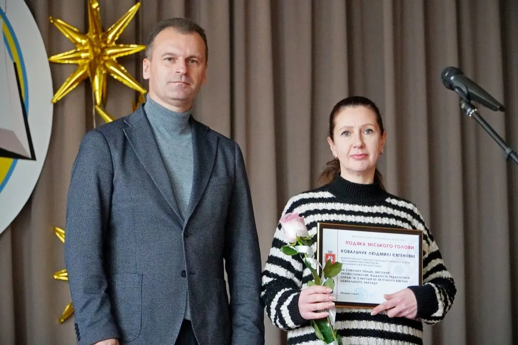 У Володимирській гімназії № 3 відбулися урочисті заходи з нагоди 85-річчя 12