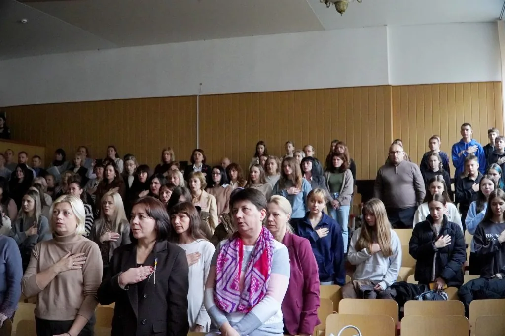 У Володимирській гімназії № 3 відбулися урочисті заходи з нагоди 85-річчя 7