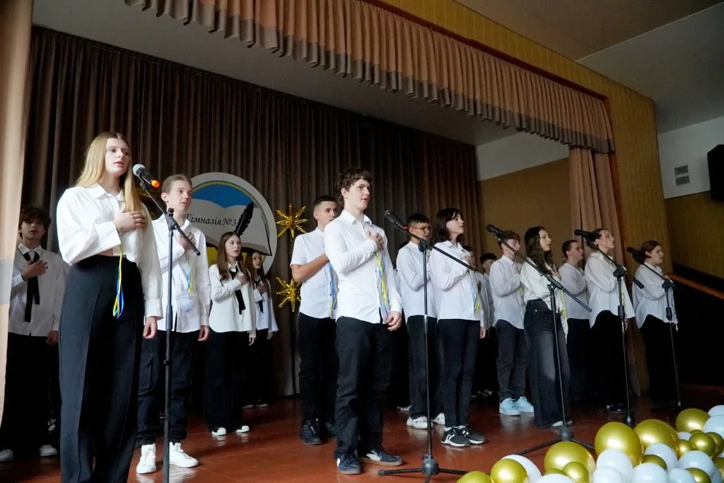У Володимирській гімназії № 3 відбулися урочисті заходи з нагоди 85-річчя 26