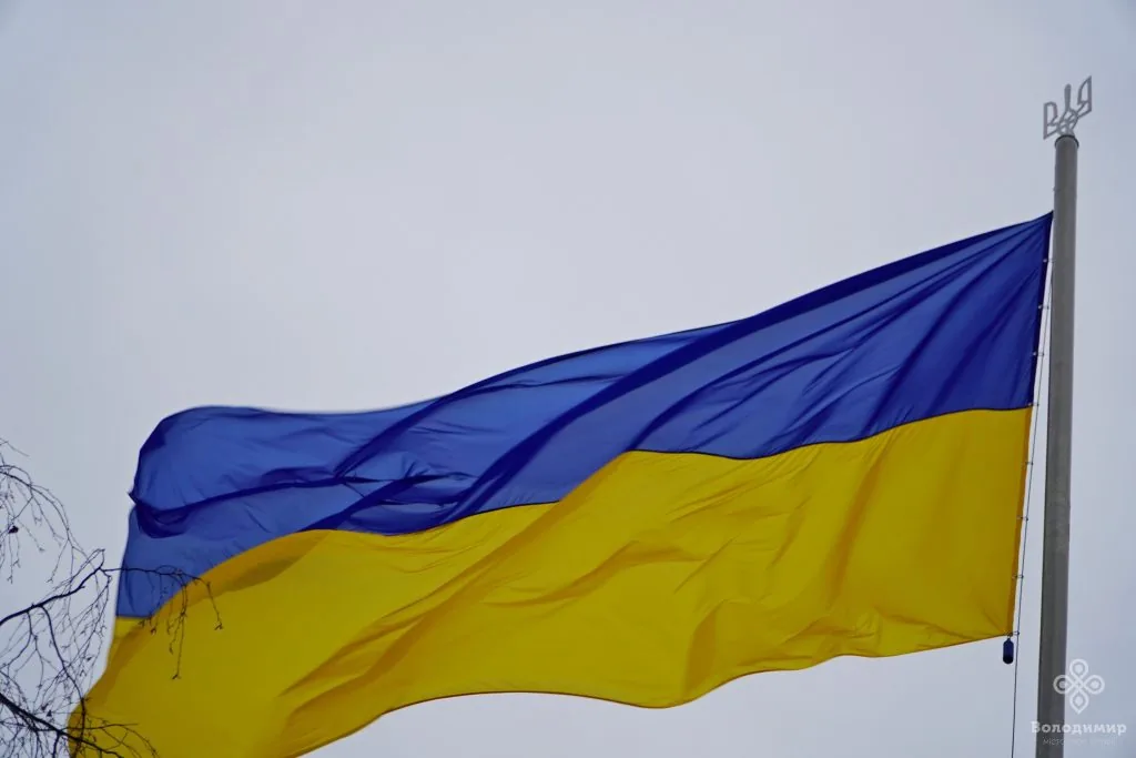 Фото дня: у Володимирі замайорів 15-метровий прапор України 2