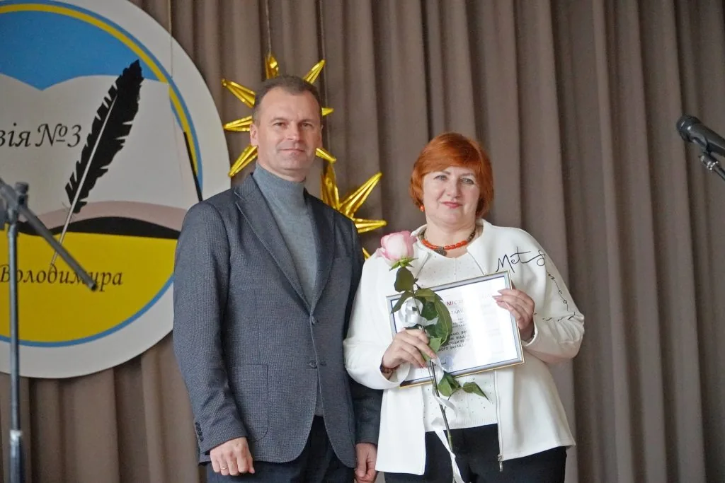 У Володимирській гімназії № 3 відбулися урочисті заходи з нагоди 85-річчя 15