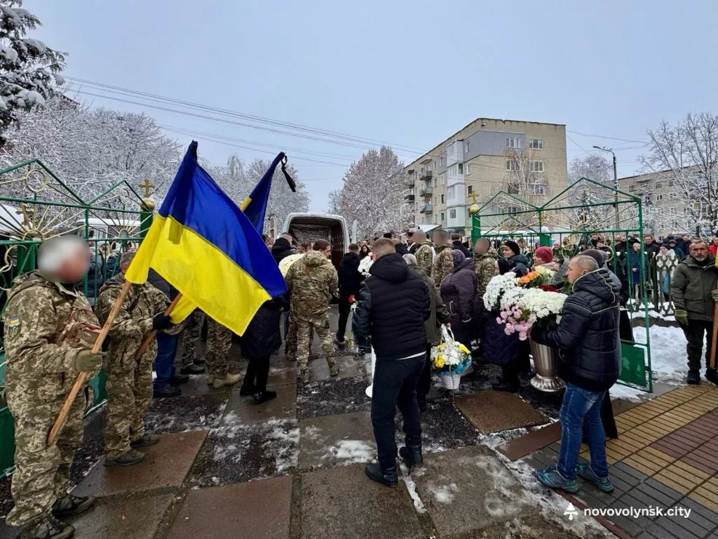 Нововолинськ попрощався з полеглим Захисником Юрієм Ващишиним 4
