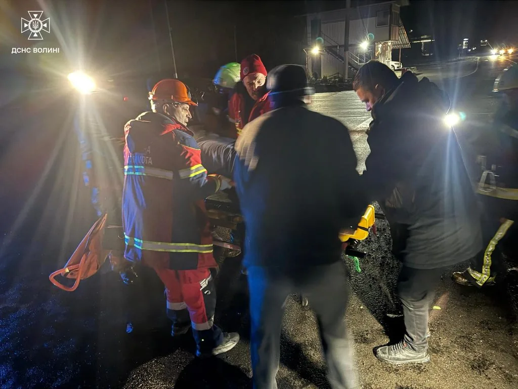 На трасі Ковель–Ягодин трапилася аварія: рятувальникам вдалося звільнити двох людей 3