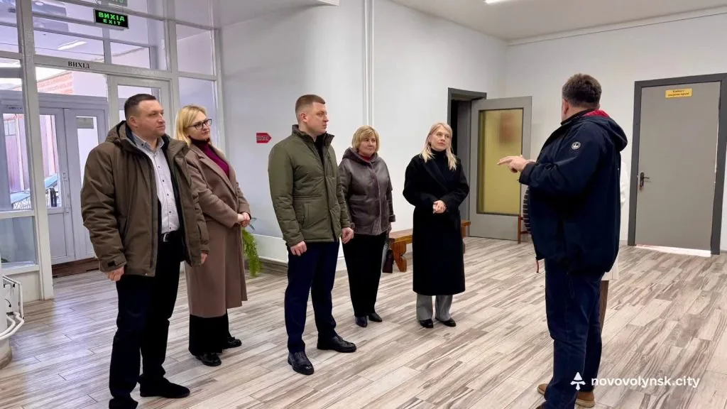 Представники Волинської ОДА відвідали заклади освіти Нововолинська 10