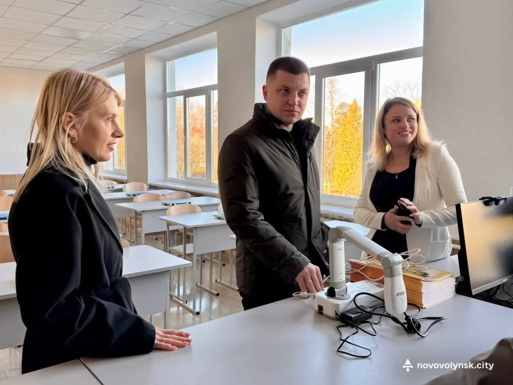 Представники Волинської ОДА відвідали заклади освіти Нововолинська 8