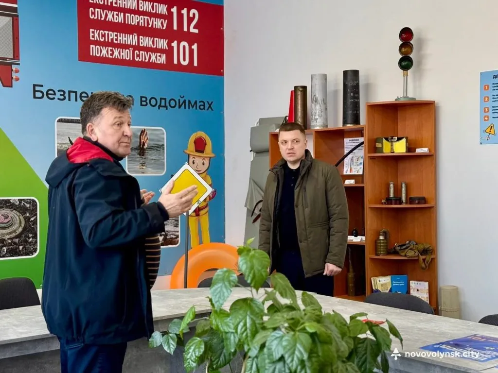 Представники Волинської ОДА відвідали заклади освіти Нововолинська 5