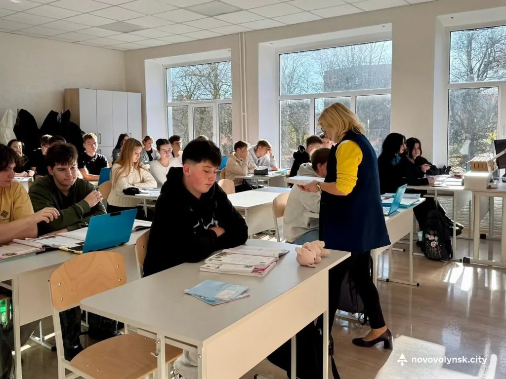 Представники Волинської ОДА відвідали заклади освіти Нововолинська 9