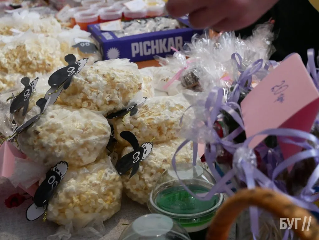 У гімназії №3 Володимира провели благодійний ярмарок на підтримку ЗСУ 3