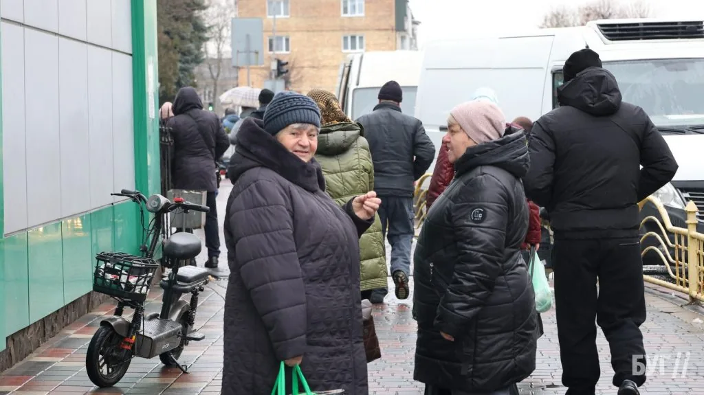 Місто буденне: світлі мешканці Володимира у похмуру погоду 4