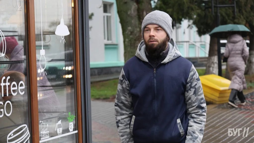 Місто буденне: світлі мешканці Володимира у похмуру погоду 5