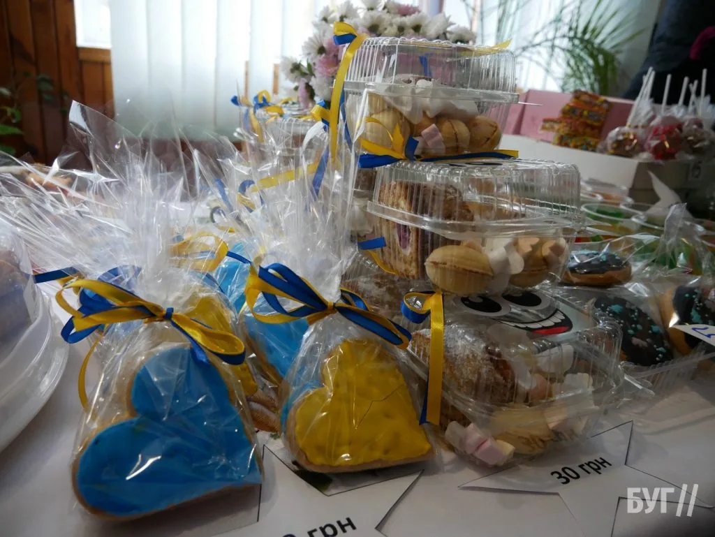 У гімназії №3 Володимира провели благодійний ярмарок на підтримку ЗСУ 5