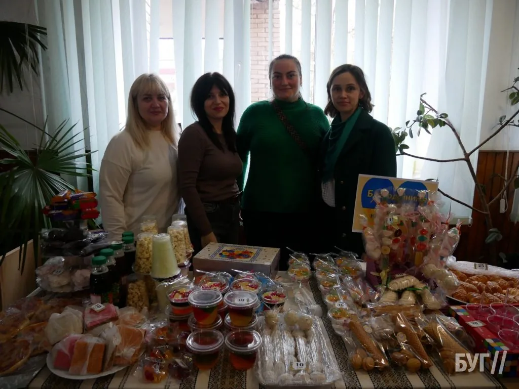 У гімназії №3 Володимира провели благодійний ярмарок на підтримку ЗСУ 6