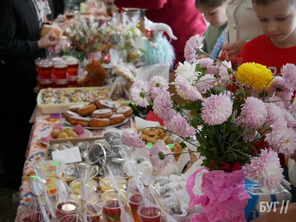 У гімназії №3 Володимира провели благодійний ярмарок на підтримку ЗСУ 8