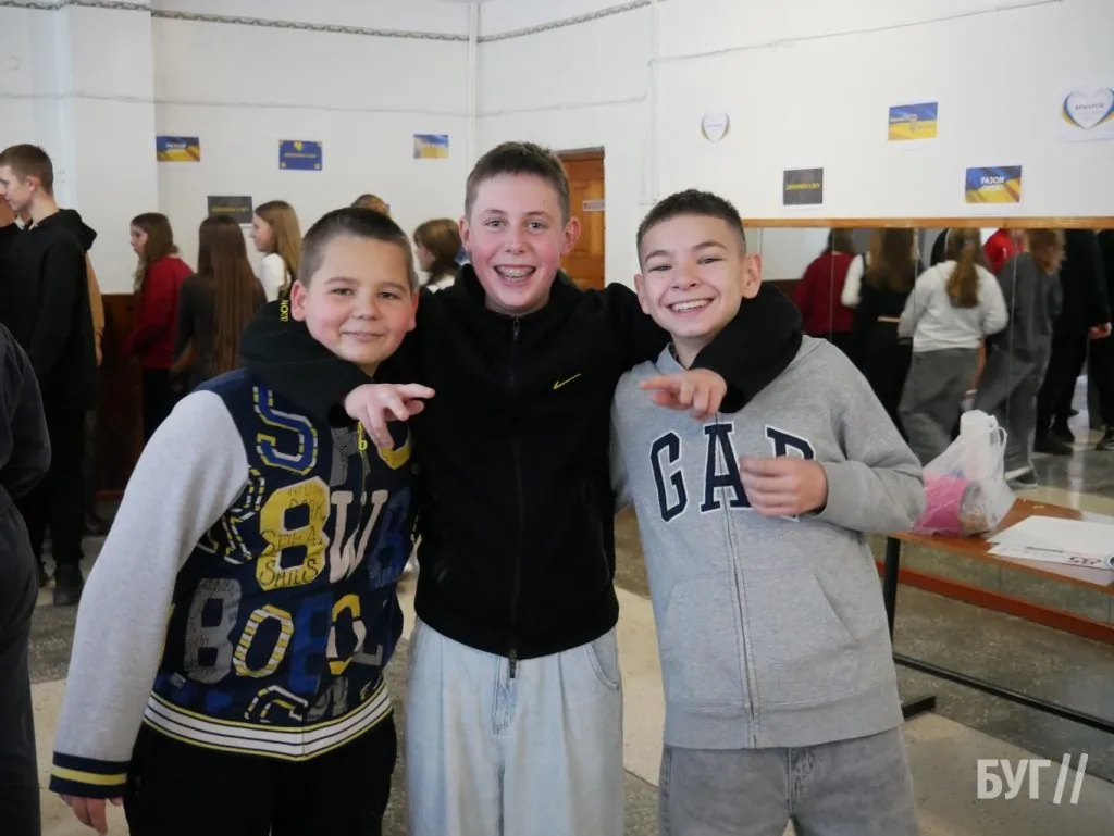 У гімназії №3 Володимира провели благодійний ярмарок на підтримку ЗСУ 9