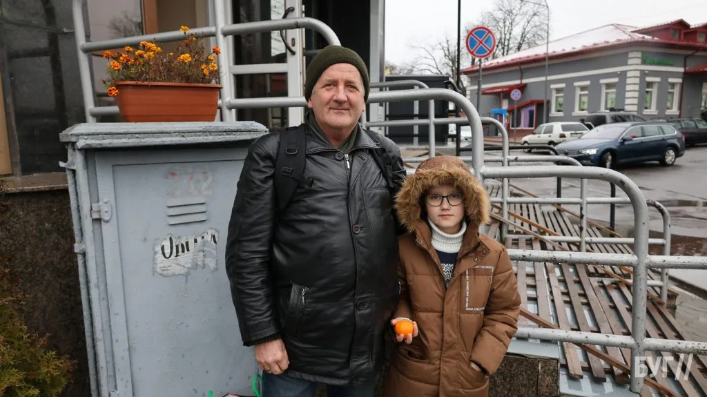 Місто буденне: світлі мешканці Володимира у похмуру погоду 15