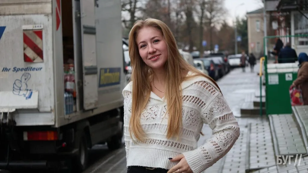 Місто буденне: світлі мешканці Володимира у похмуру погоду 16