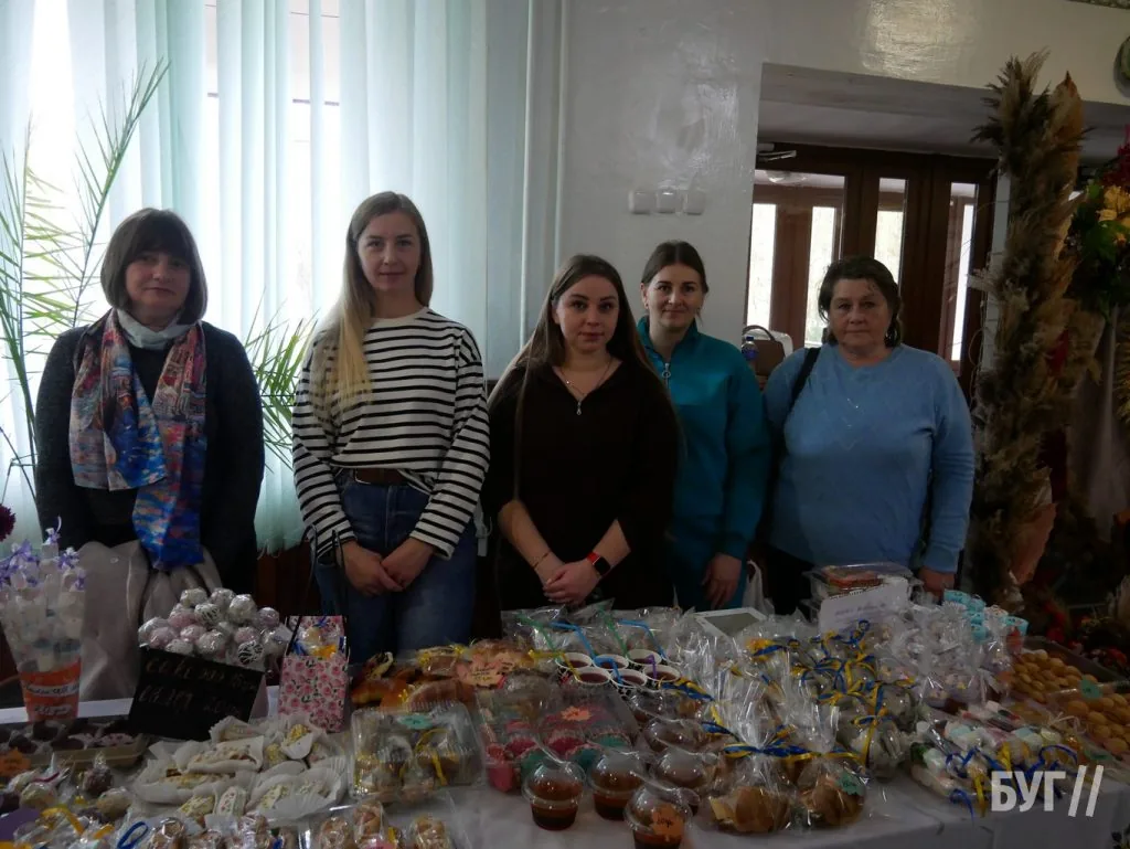 У гімназії №3 Володимира провели благодійний ярмарок на підтримку ЗСУ 11