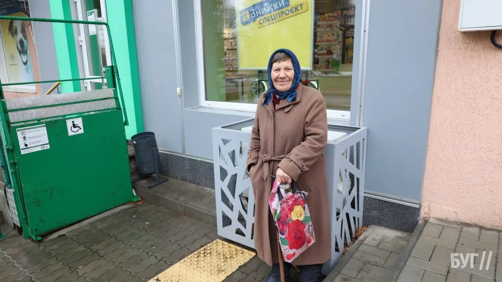 Місто буденне: світлі мешканці Володимира у похмуру погоду 17