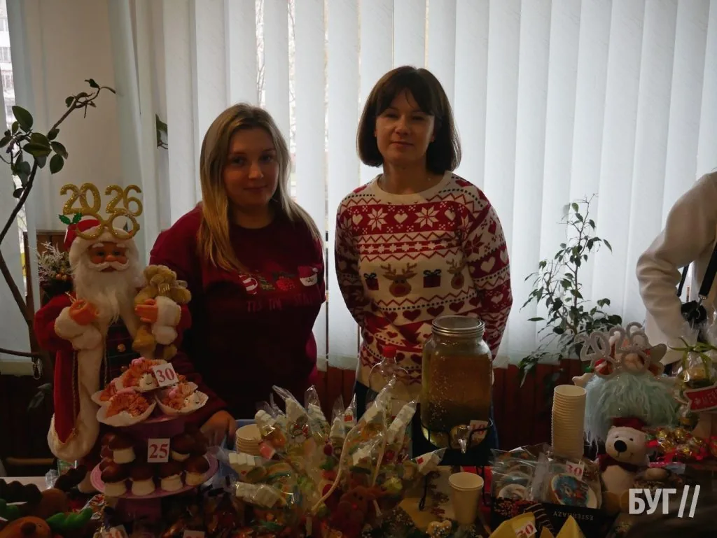 У гімназії №3 Володимира провели благодійний ярмарок на підтримку ЗСУ 16