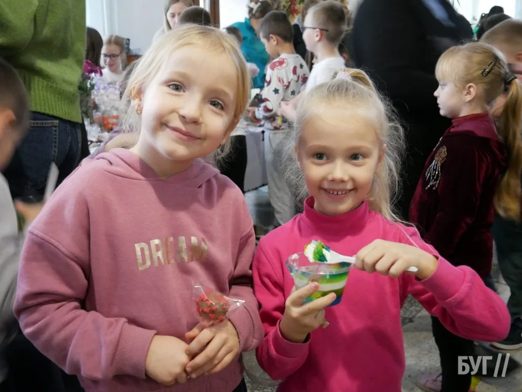 У гімназії №3 Володимира провели благодійний ярмарок на підтримку ЗСУ 18