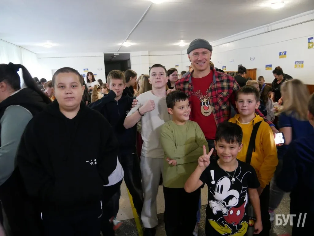 У гімназії №3 Володимира провели благодійний ярмарок на підтримку ЗСУ 20