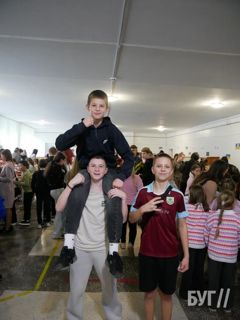 У гімназії №3 Володимира провели благодійний ярмарок на підтримку ЗСУ 22