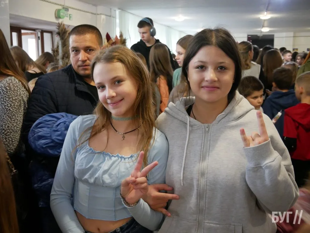 У гімназії №3 Володимира провели благодійний ярмарок на підтримку ЗСУ 30