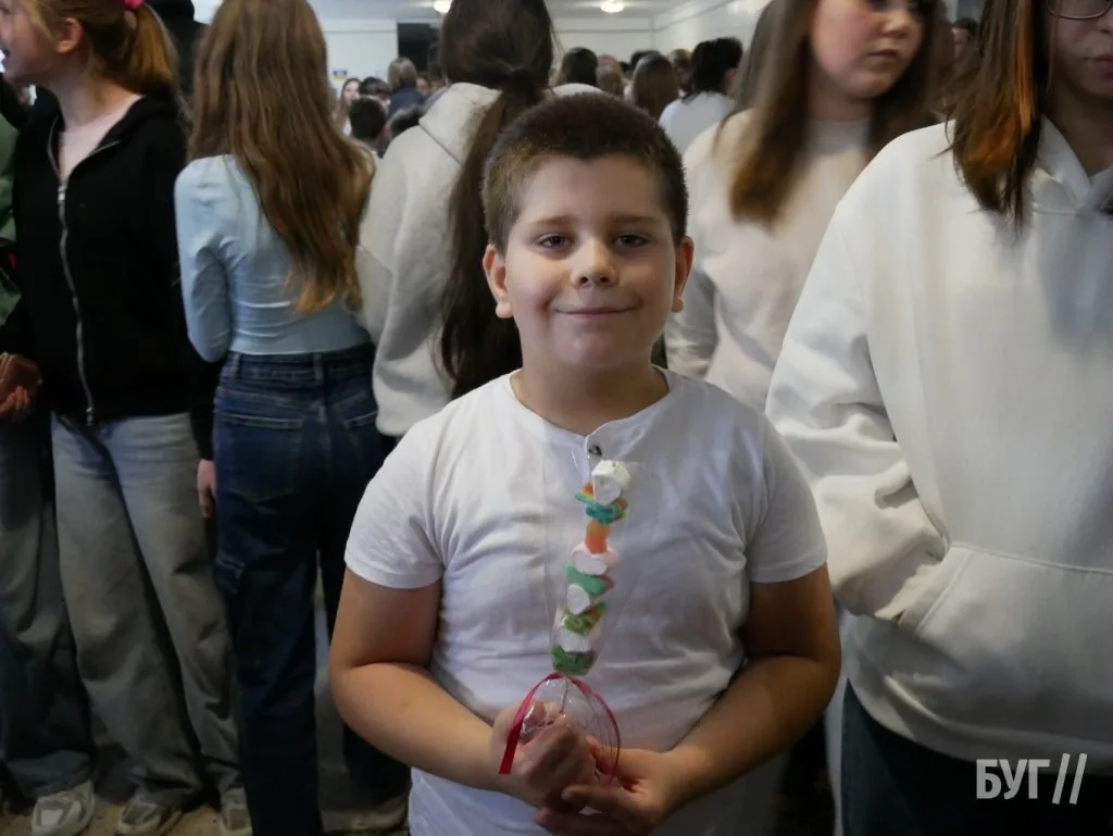 У гімназії №3 Володимира провели благодійний ярмарок на підтримку ЗСУ 31