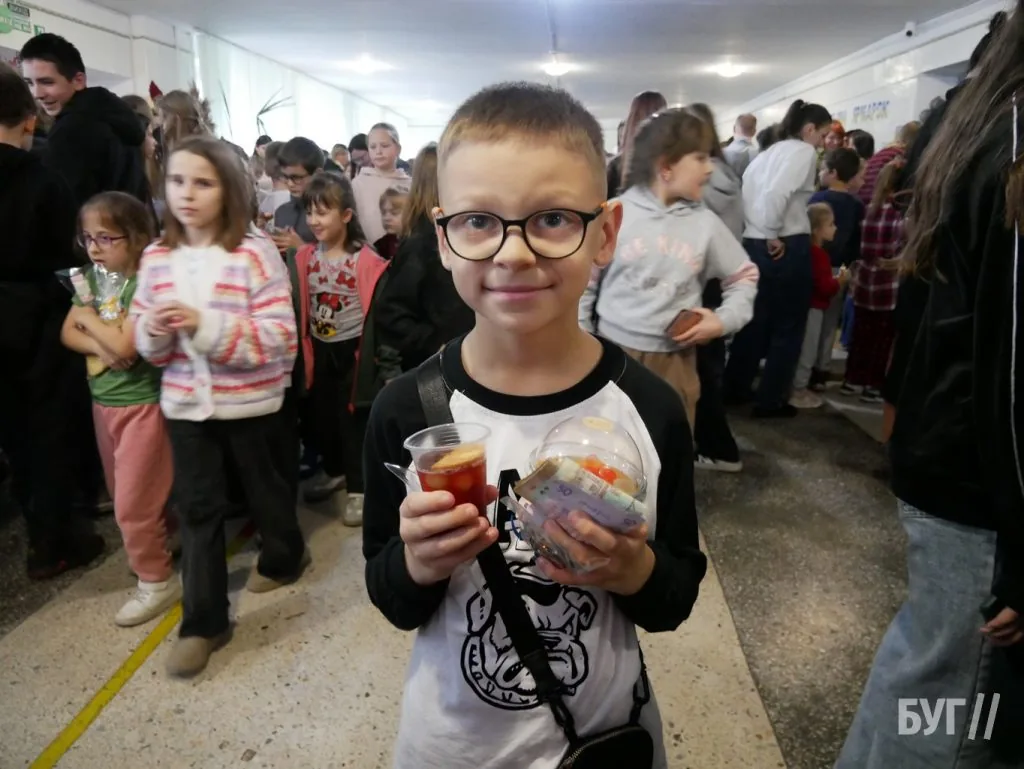 У гімназії №3 Володимира провели благодійний ярмарок на підтримку ЗСУ 32