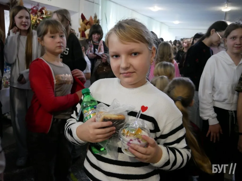 У гімназії №3 Володимира провели благодійний ярмарок на підтримку ЗСУ 33
