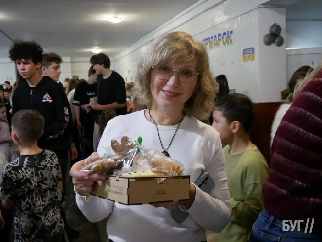 У гімназії №3 Володимира провели благодійний ярмарок на підтримку ЗСУ 34