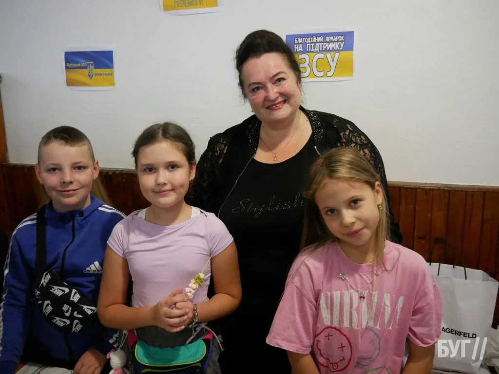 У гімназії №3 Володимира провели благодійний ярмарок на підтримку ЗСУ 36