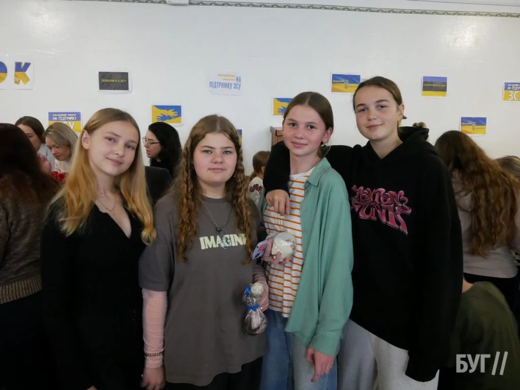У гімназії №3 Володимира провели благодійний ярмарок на підтримку ЗСУ 49