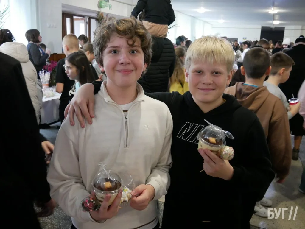 У гімназії №3 Володимира провели благодійний ярмарок на підтримку ЗСУ 54