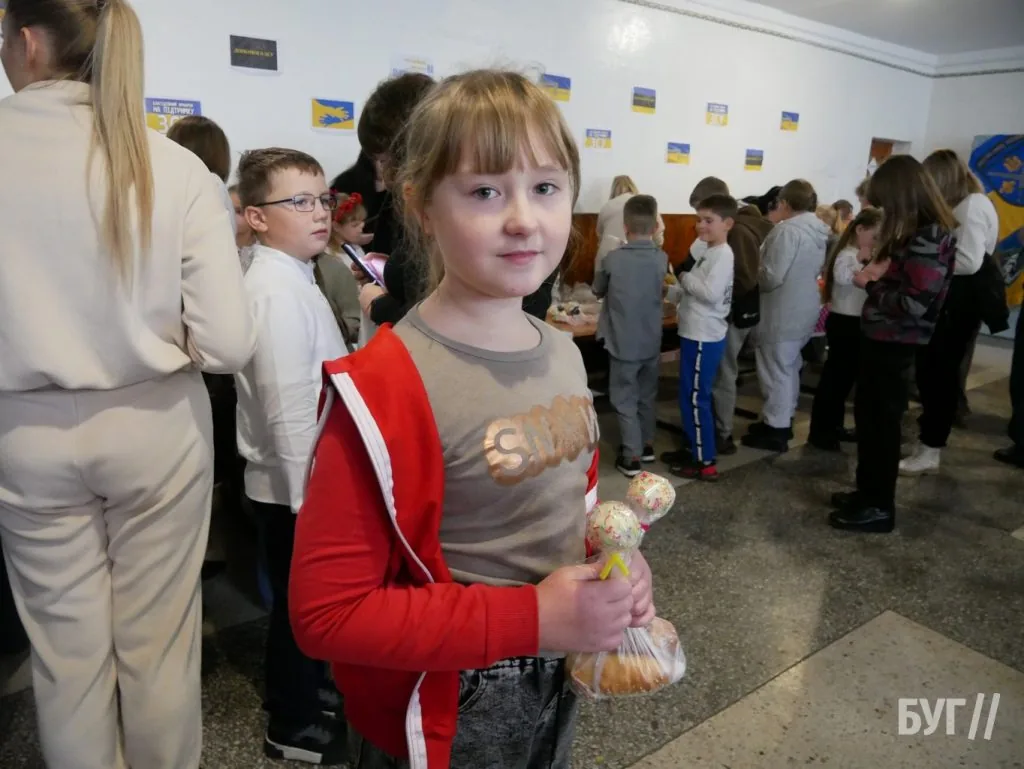 У гімназії №3 Володимира провели благодійний ярмарок на підтримку ЗСУ 55